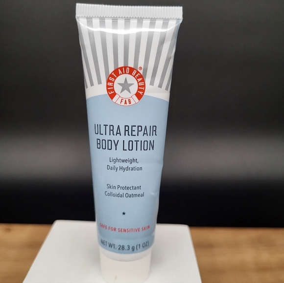 First Aid Beauty Other - CLEARANCE! First Aid Beauty Ultra Repair Cream w/Colloidal Oatmeal, 1oz, NIB